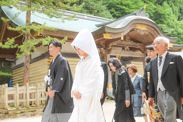 諏訪大社結婚式和装